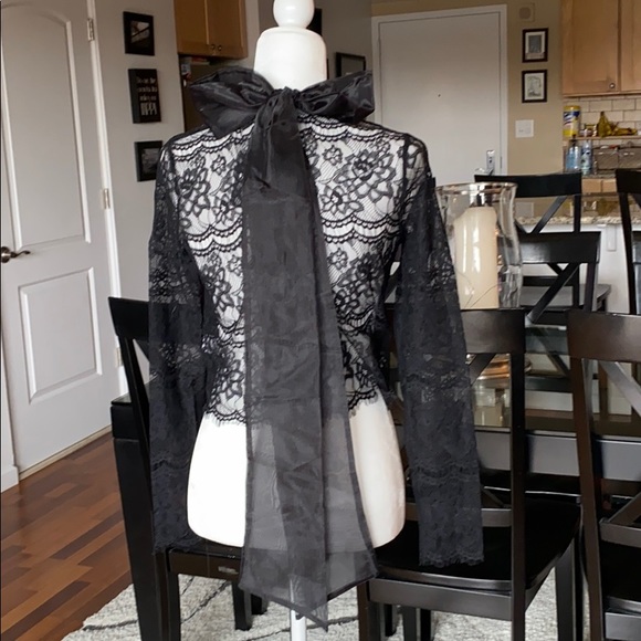 Lace blouse size s bow tie on back very soft - Picture 4 of 5